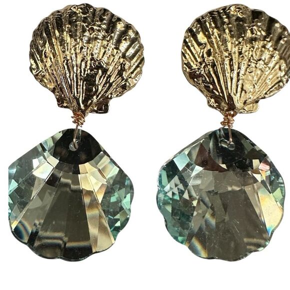 Amour Gold Crystal Shell Dangle Earrings - Picture 2 of 4